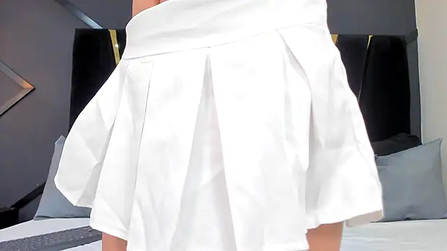 emily mooon online show from September 2025 02:50:01 AM