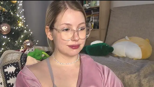 Snapshot of HoneyAudrey chatting on December 2025 03:10:02 AM HoneyAudrey online show from December 2025 03:10:02 AM