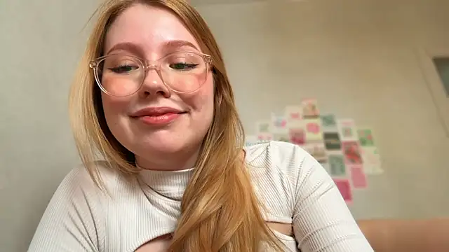 HoneyAudrey online show from April 2026 02:25:02 AM