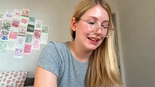 HoneyAudrey online show from September 2025 03:01:01 AM
