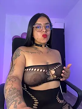 Devilsweet17 online show from November 2025 08:51:01 PM