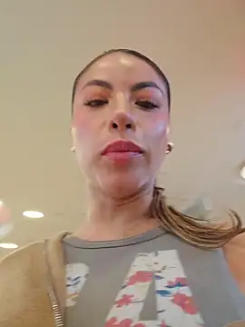 Snapshot of Karen_San_Miguel chatting on April 2026 10:07:02 PM Karen San Miguel online show from April 2026 10:07:02 PM