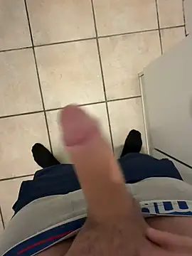 Snapshot of Maertens2810 chatting on November 2025 02:50:01 PM Maertens2810 online show from November 2025 02:50:01 PM