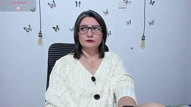 Amie Adams82  online show from February 2026 02:39:01 PM