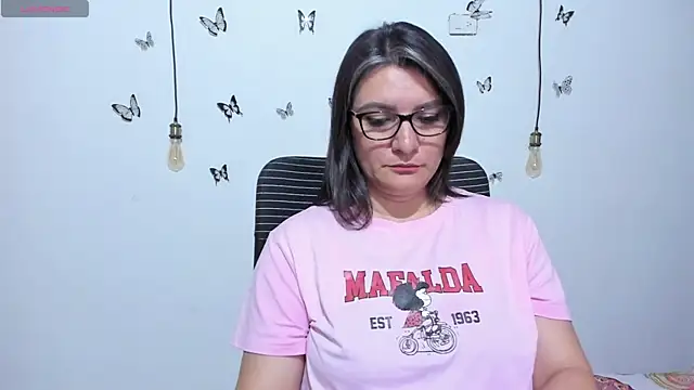Snapshot of Amie_Adams82_ chatting on April 2026 02:37:01 PM Amie Adams82 online show from April 2026 02:37:01 PM