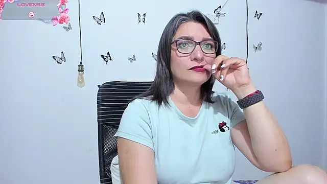 Snapshot of Amie_Adams82_ chatting on March 2026 04:29:01 PM Amie Adams82 online show from March 2026 04:29:01 PM