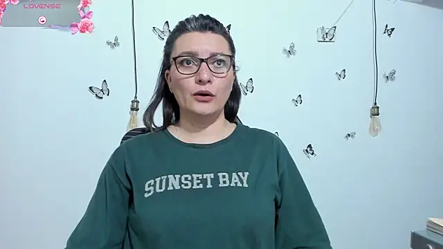 Amie Adams82  online show from December 2025 06:28:02 PM