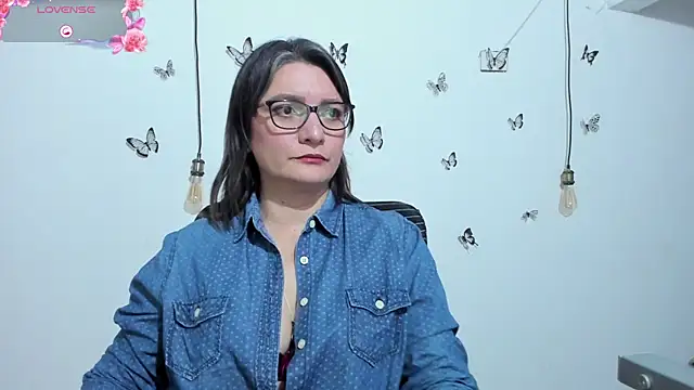 Amie Adams82  online show from December 2025 03:40:02 PM