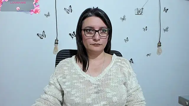 Amie Adams82  online show from December 2025 02:52:01 PM