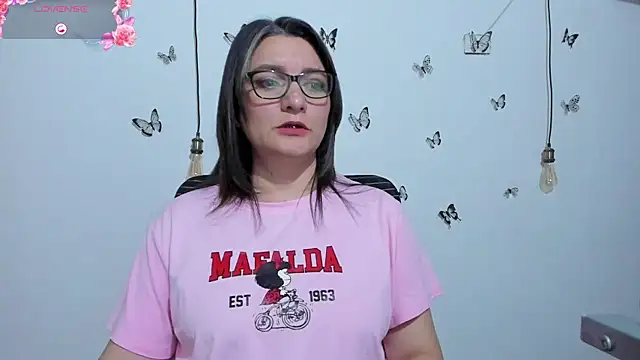 Amie Adams82  online show from January 2026 02:43:02 PM