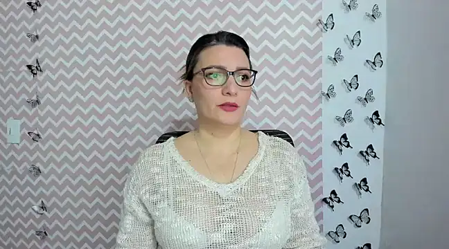 Amie Adams82  online show from December 2024 05:36:02 PM
