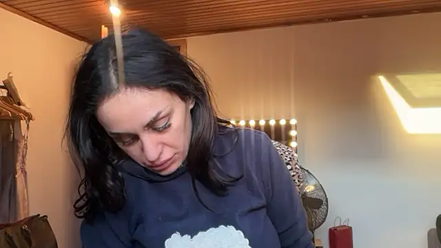 JeSuisUnTapin online show from December 2025 07:42:02 AM