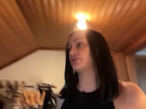 JeSuisUnTapin online show from November 2025 03:05:02 PM