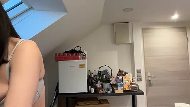 JeSuisUnTapin online show from November 2025 02:50:02 PM