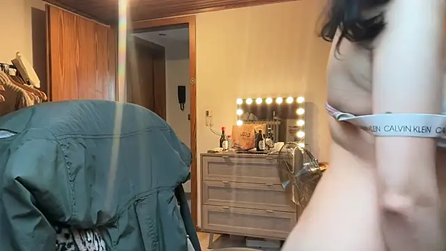 JeSuisUnTapin online show from November 2025 12:38:02 PM