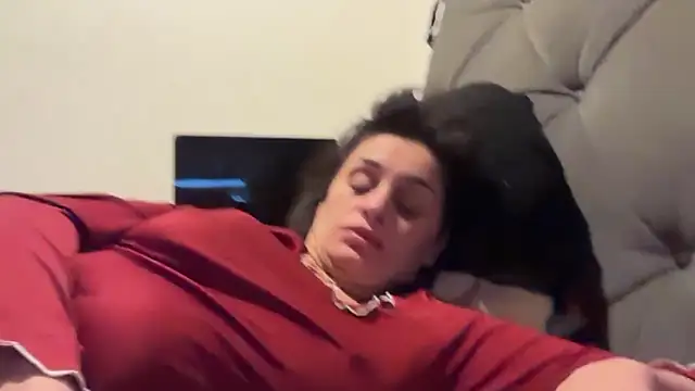 JeSuisUnTapin online show from December 2025 07:48:02 PM