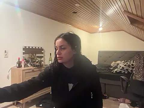 JeSuisUnTapin online show from December 2025 07:48:01 PM