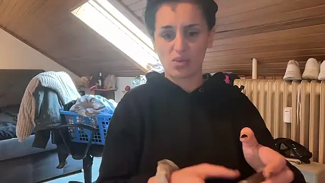 JeSuisUnTapin online show from March 2026 01:18:02 PM