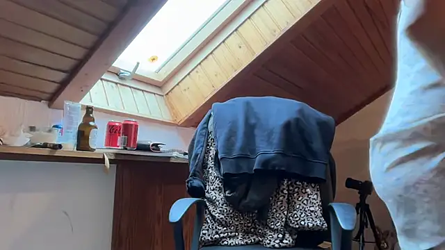 JeSuisUnTapin online show from October 2025 11:09:01 AM