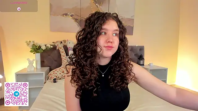 Snapshot of Ariella_Sol chatting on June 2026 01:11:01 AM Ariella Sol online show from June 2026 01:11:01 AM