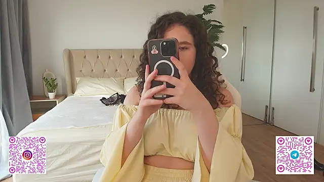 Ariella Sol online show from January 2026 07:07:02 PM