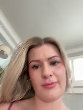 Snapshot of LoveShae_ chatting on October 2025 09:29:02 PM LoveShae online show from October 2025 09:29:02 PM