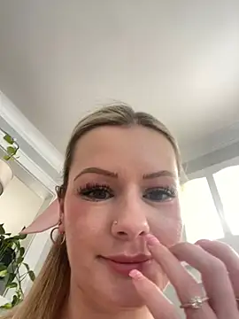 Snapshot of LoveShae_ chatting on February 2025 06:59:01 PM LoveShae online show from February 2025 06:59:01 PM