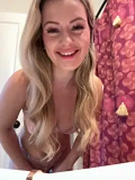 Snapshot of LoveShae_ chatting on October 2025 04:15:02 PM LoveShae online show from October 2025 04:15:02 PM