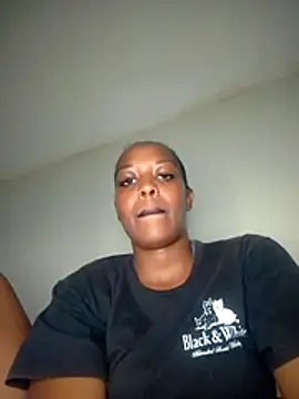 pretty-eyes23 online show from December 2025 02:01:02 PM