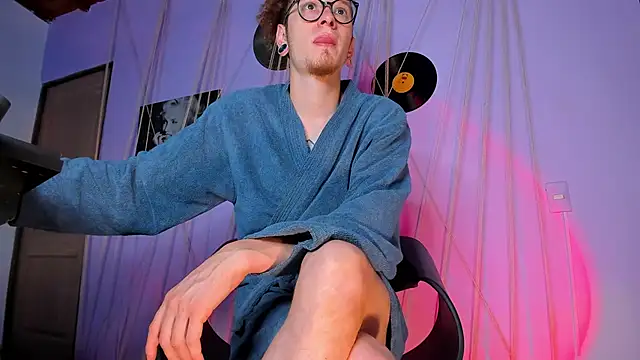 Snapshot of MrShaggy chatting on February 2025 09:52:01 AM MrShaggy online show from February 2025 09:52:01 AM