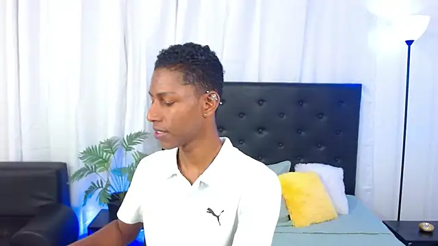 maiki18  online show from November 2025 01:58:02 PM