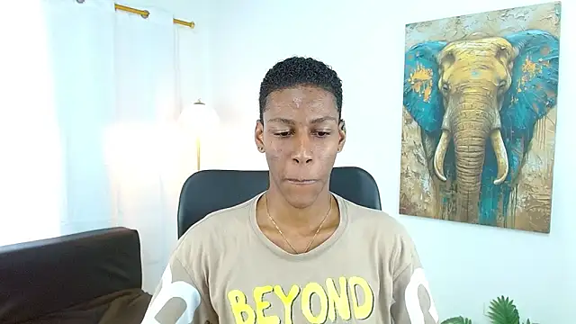 maiki18  online show from December 2025 09:07:02 PM