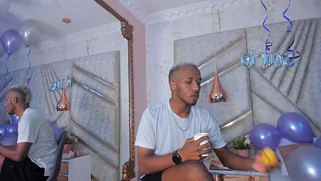 Snapshot of JamesParck chatting on February 2025 12:21:01 PM JamesParck online show from February 2025 12:21:01 PM