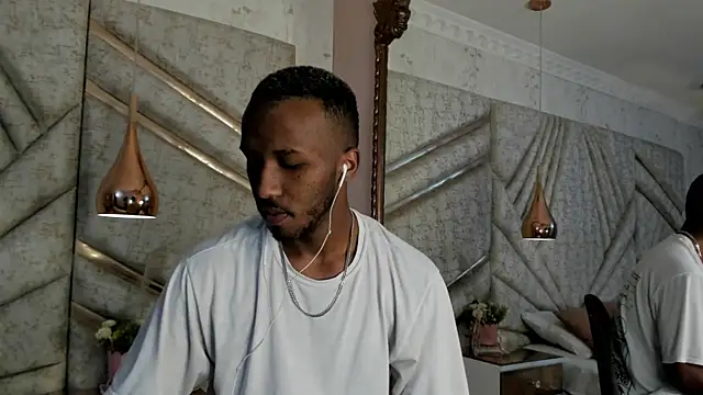 Snapshot of JamesParck chatting on March 2025 12:32:02 PM JamesParck online show from March 2025 12:32:02 PM