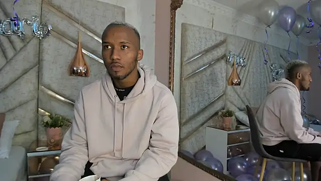 Snapshot of JamesParck chatting on February 2025 12:27:01 PM JamesParck online show from February 2025 12:27:01 PM