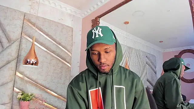 Snapshot of JamesParck chatting on March 2025 12:04:02 PM JamesParck online show from March 2025 12:04:02 PM