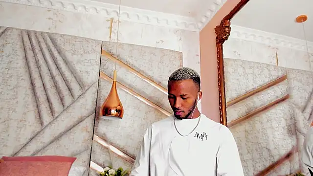 Snapshot of JamesParck chatting on March 2025 12:01:01 PM JamesParck online show from March 2025 12:01:01 PM