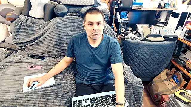 Snapshot of ClampMaster chatting on October 2025 01:51:02 AM ClampMaster online show from October 2025 01:51:02 AM