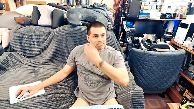 Snapshot of ClampMaster chatting on September 2025 12:29:02 AM ClampMaster online show from September 2025 12:29:02 AM