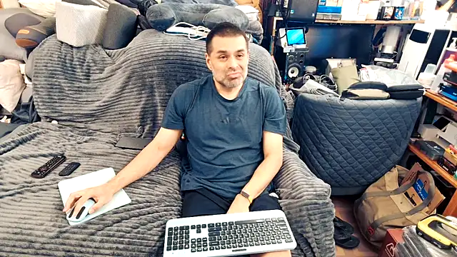 Snapshot of ClampMaster chatting on October 2025 11:51:02 PM ClampMaster online show from October 2025 11:51:02 PM