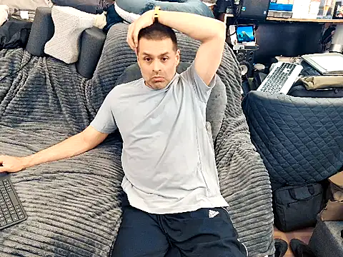 Snapshot of ClampMaster chatting on December 2025 02:04:02 AM ClampMaster online show from December 2025 02:04:02 AM