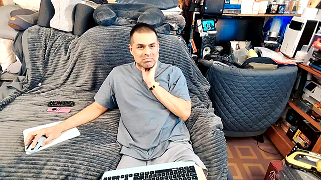 Snapshot of ClampMaster chatting on October 2025 03:29:02 AM ClampMaster online show from October 2025 03:29:02 AM