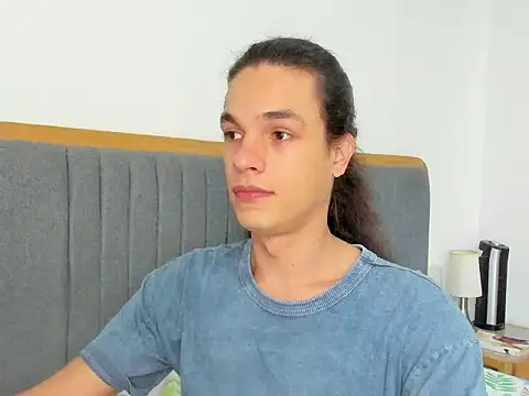 uglycoyote18 online show from October 2025 09:59:02 PM