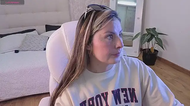 brandy sweet  online show from September 2025 03:40:01 PM
