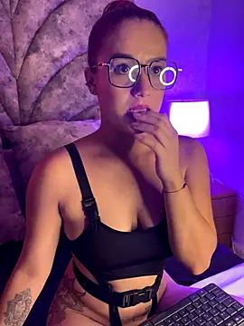 Ari Baker online show from September 2025 07:14:01 PM