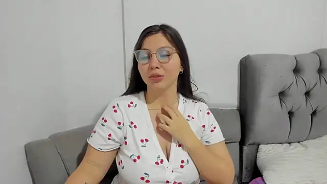 Emily Rowley online show from December 2025 03:45:02 AM