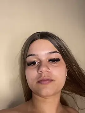 Snapshot of Lolacavalona chatting on December 2024 04:22:01 PM Lolacavalona online show from December 2024 04:22:01 PM