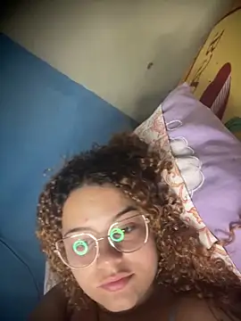 Snapshot of Lolacavalona chatting on October 2025 08:20:02 PM Lolacavalona online show from October 2025 08:20:02 PM
