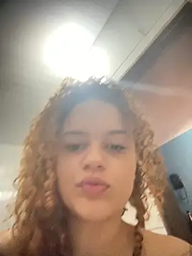 Snapshot of Lolacavalona chatting on October 2025 03:46:01 PM Lolacavalona online show from October 2025 03:46:01 PM