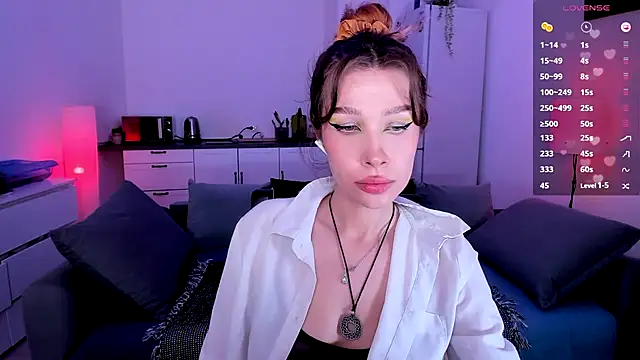 tenderdreams online show from October 2025 09:15:02 PM